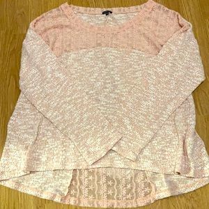 Hannah sz xl high low popcorn & lace top